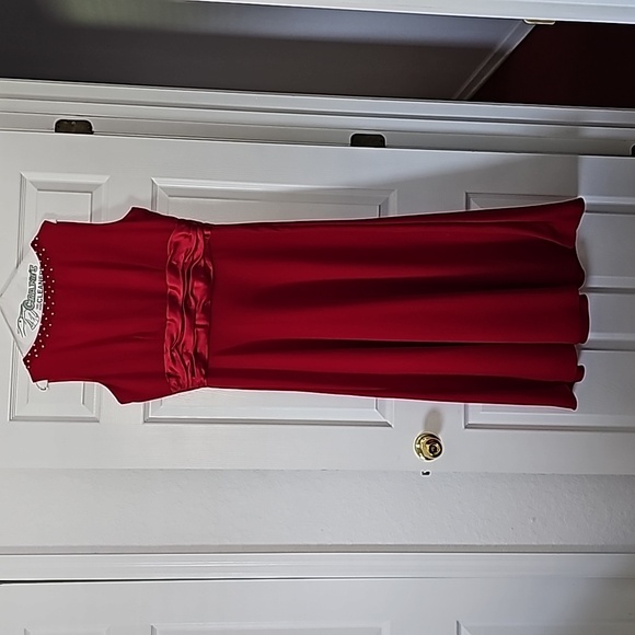 Evening Gown / Prom Dress / Red - Picture 1 of 5